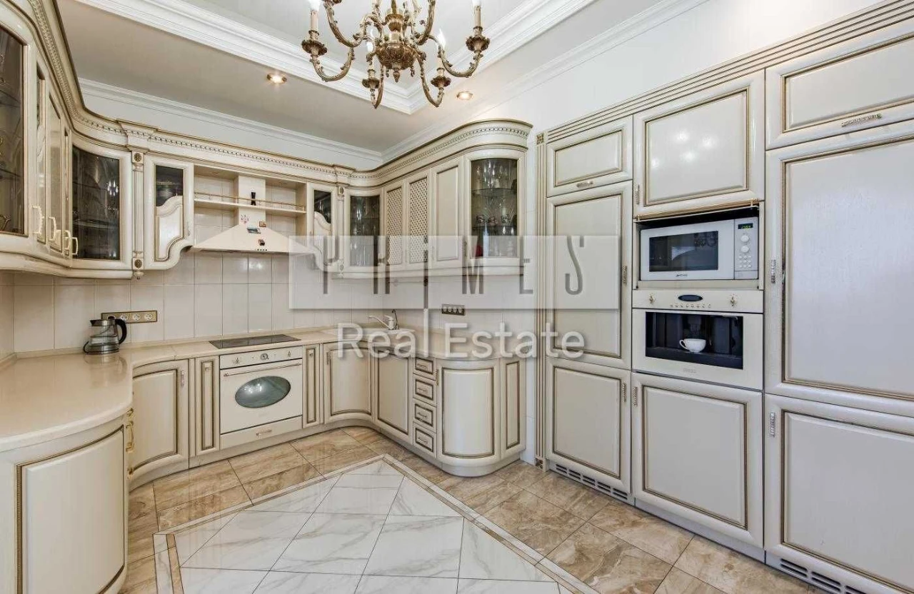Sale of a 4-bedroom apartment, Lesya Ukrainky 23A, Pecerск