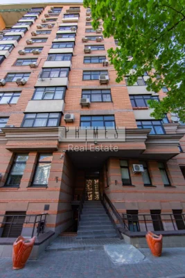 Sale of a 4-bedroom apartment, Lesya Ukrainky 23A, Pecerск