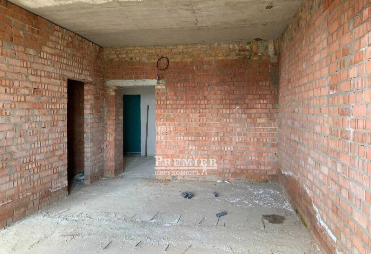 Продається 2-кімнатна квартира в новому будинку біля моря.