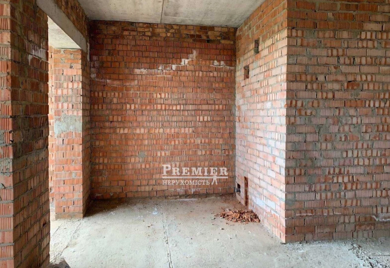 Продається 2-кімнатна квартира в новому будинку біля моря.