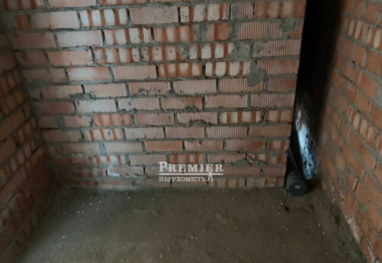 Продається 2-кімнатна квартира в новому будинку біля моря.