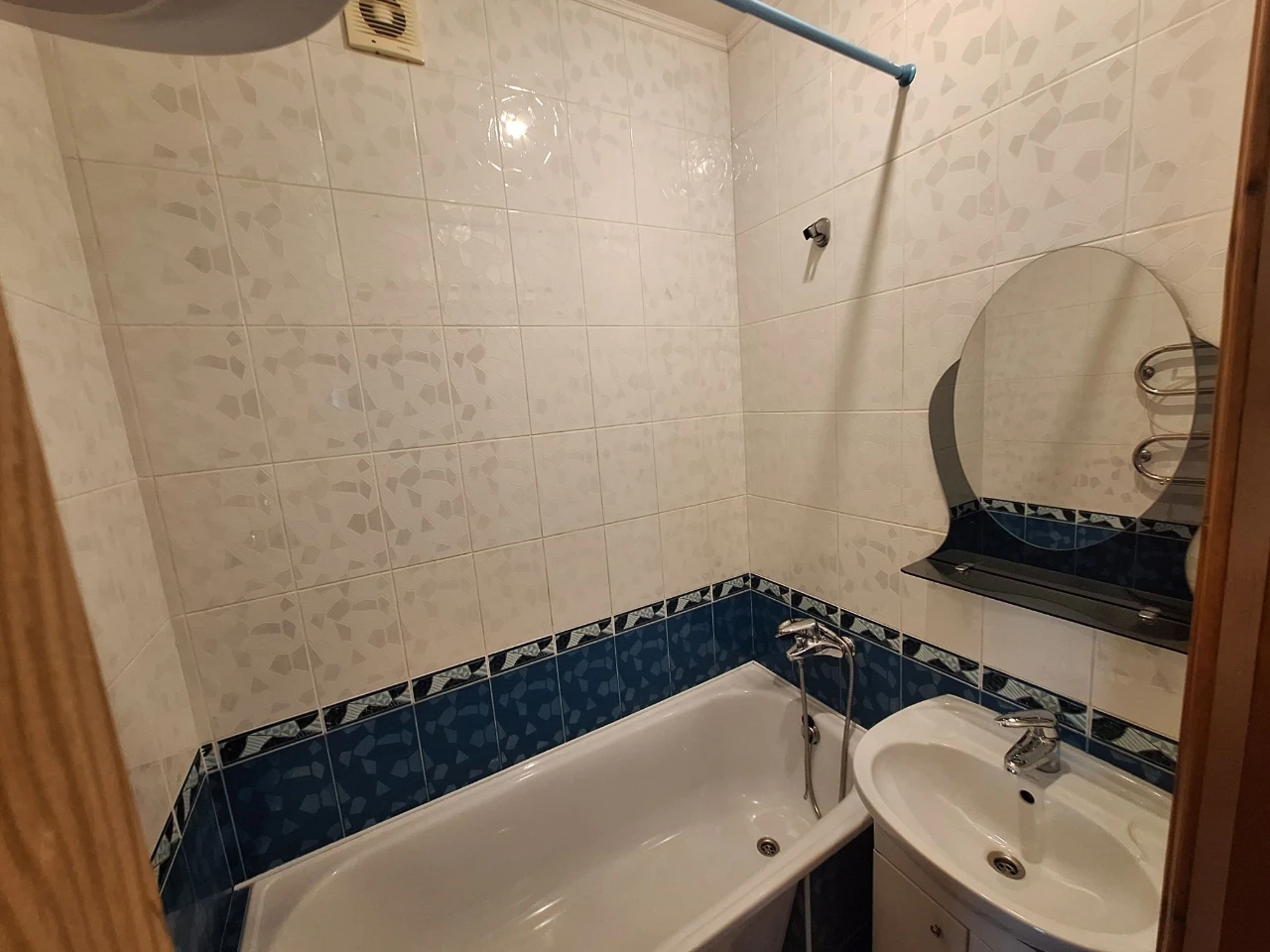 Продам 2к.простору квартиру (55 кв.м.), поруч пр. Науки, ТЦ
