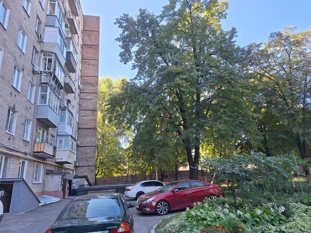 Продам 2к.простору квартиру (55 кв.м.), поруч пр. Науки, ТЦ