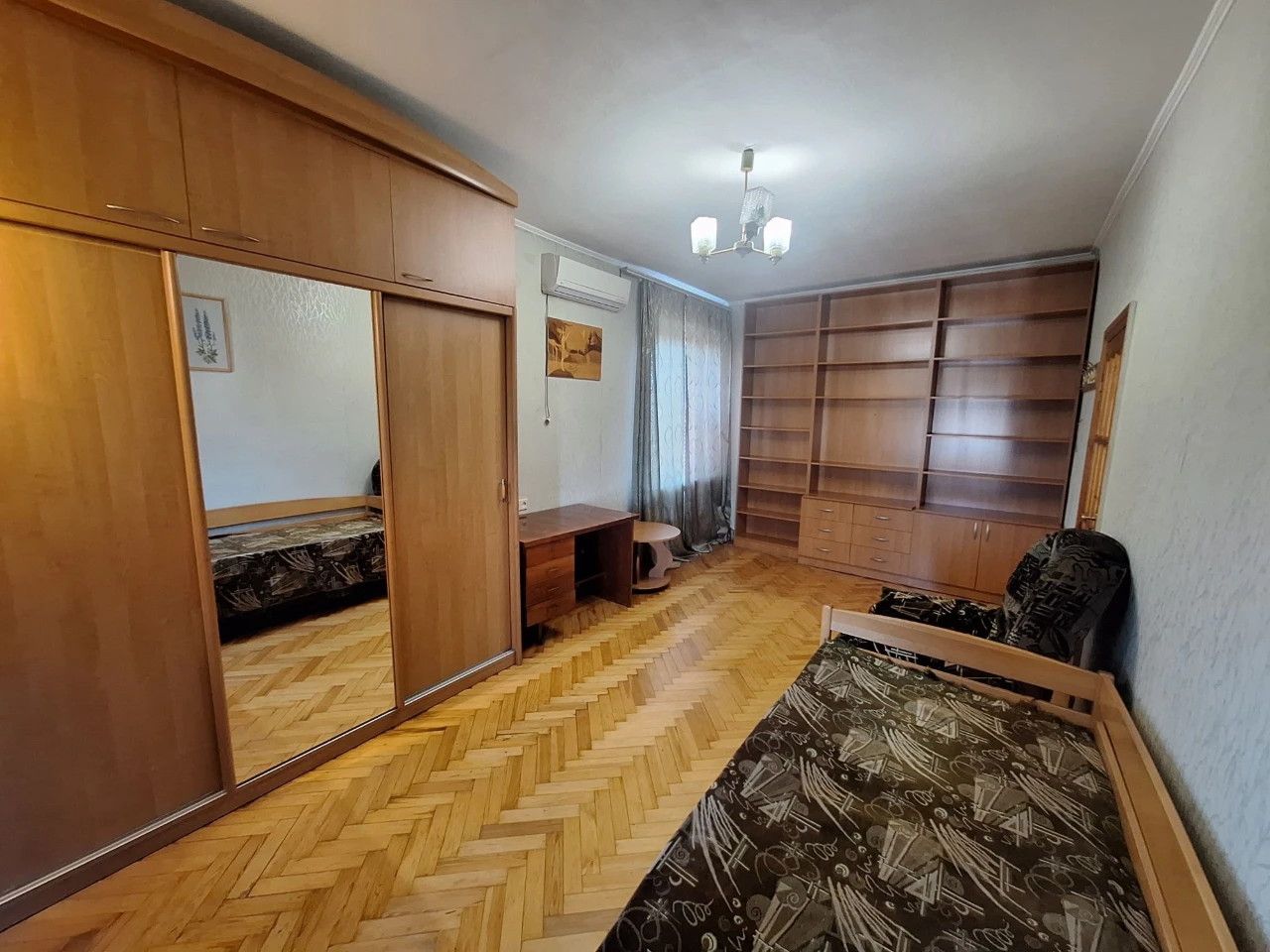 Продам 2к.простору квартиру (55 кв.м.), поруч пр. Науки, ТЦ