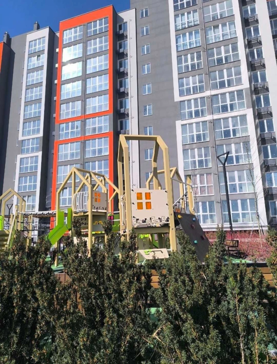 Однокімнатна новобудова з чорновими роботами  43 м.кв. Серти