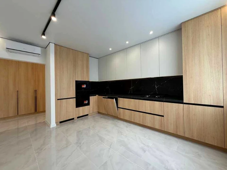 Apartment. Ivano-Frankivsk, Priozerna St.