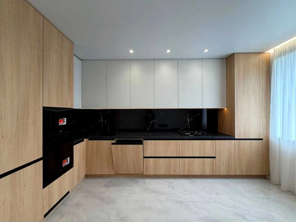 Apartment. Ivano-Frankivsk, Priozerna St.