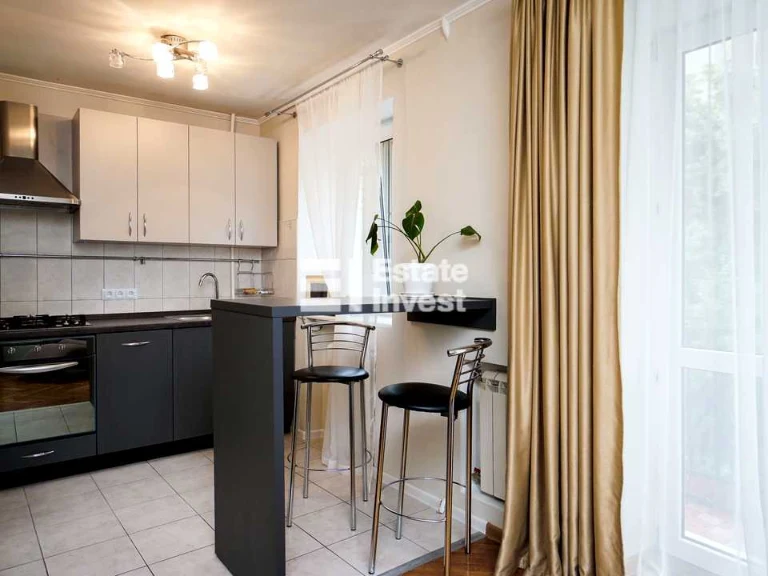 Apartment. Naberezhno-Khreshchatyka Street, Kyiv
