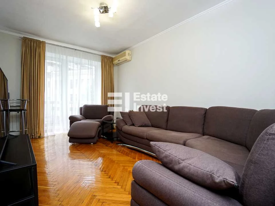 Apartment. Naberezhno-Khreshchatyka Street, Kyiv