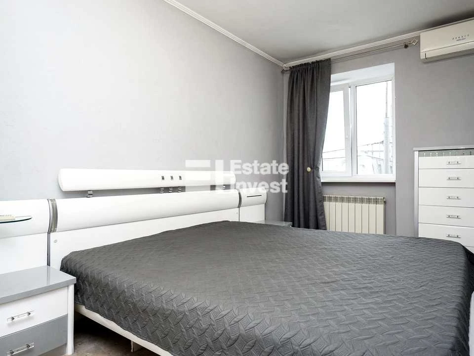 Apartment. Naberezhno-Khreshchatyka Street, Kyiv