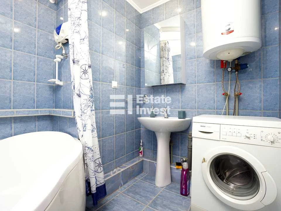 Apartment. Naberezhno-Khreshchatyka Street, Kyiv