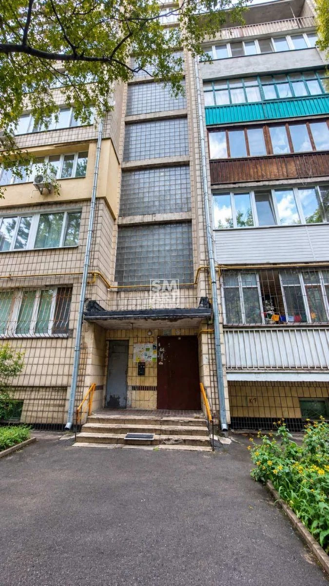 Без комиссии! Продается 3-комнатная квартира рядом с метро "Палата Украина", в