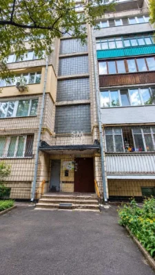 Без комиссии! Продается 3-комнатная квартира рядом с метро "Палата Украина", в