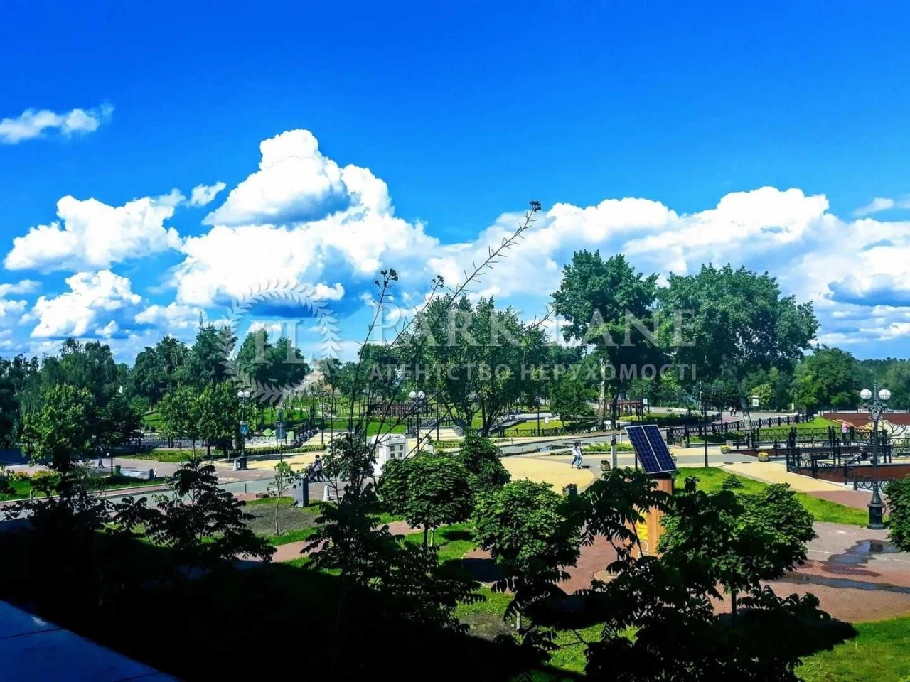 3K apartment with a view of the "Natalka" park - Obolonska embankment