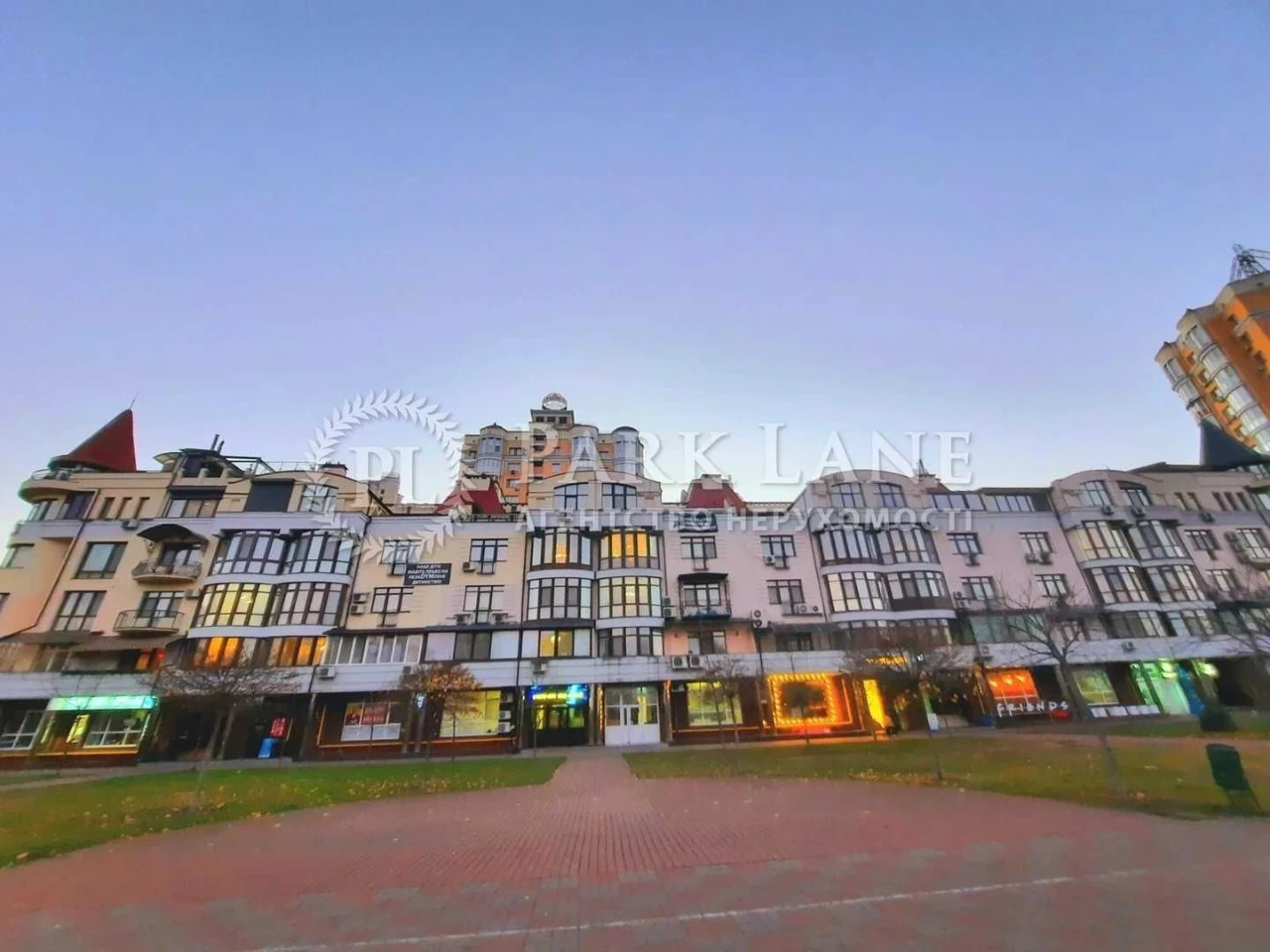 3K apartment with a view of the "Natalka" park - Obolonska embankment