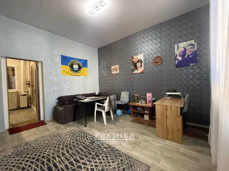 Трехкомнатная квартира в центре Одессы, крепкий дом