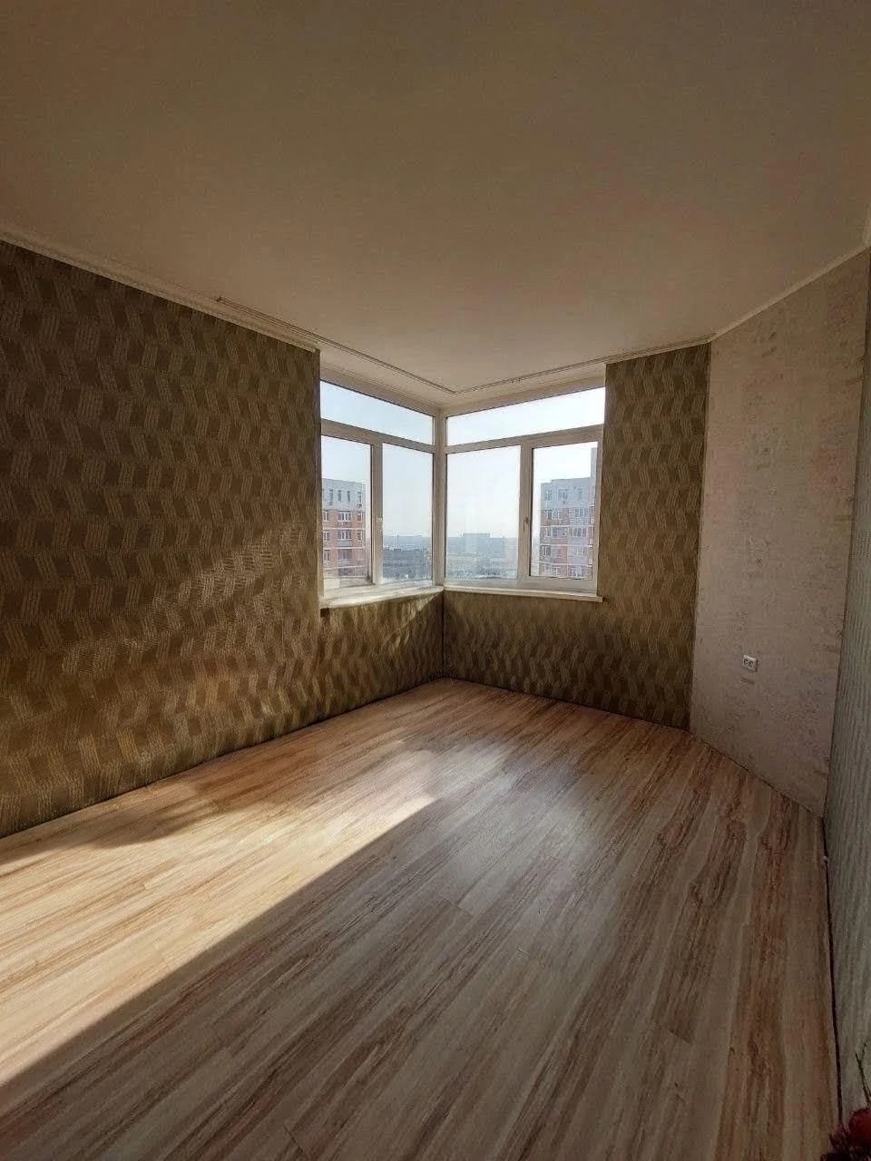 3х комн. квартира 85 м.кв. в ЖК Романовский,  890 у.е. за  м