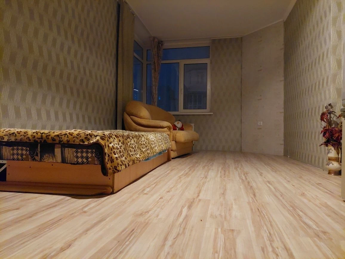 3х комн. квартира 85 м.кв. в ЖК Романовский,  890 у.е. за  м