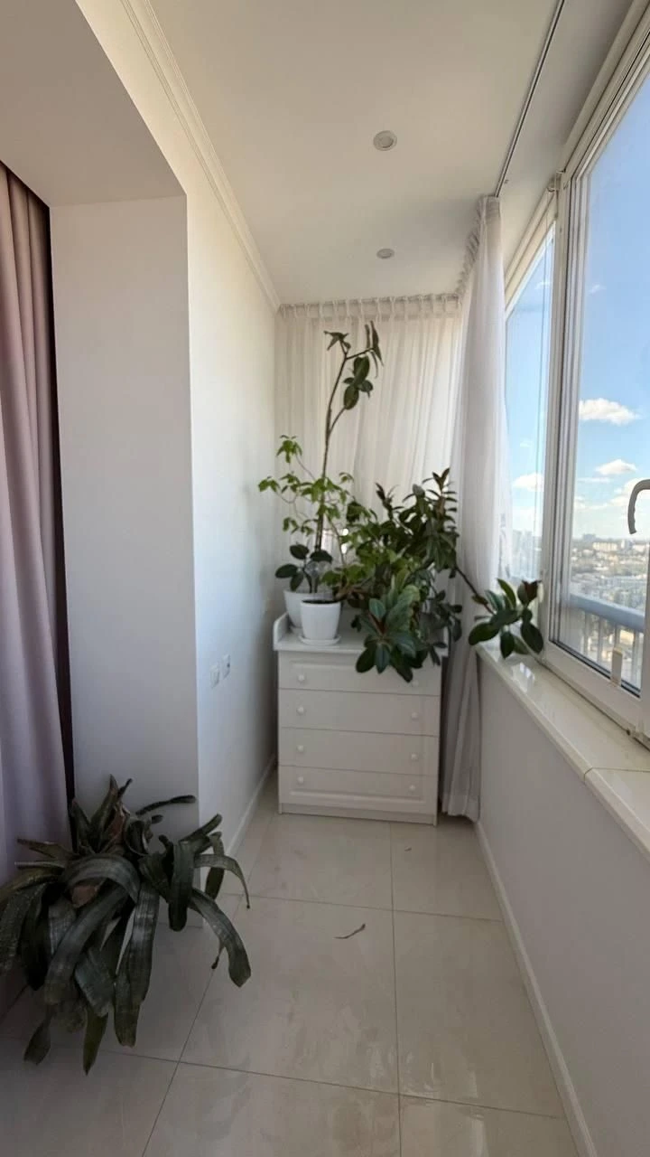 Продам 2 кім. в ЖК Апельсин з капремонтом!(361-185 )