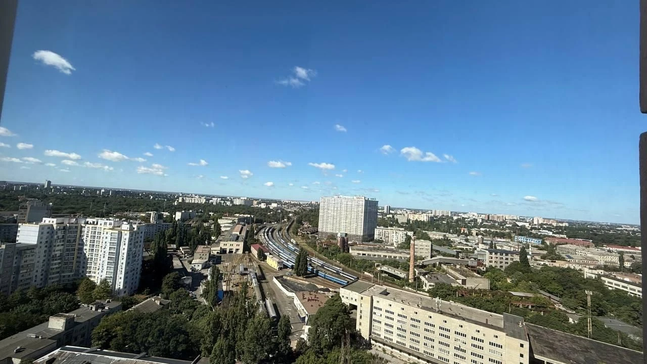 Продам 2 кім. в ЖК Апельсин з капремонтом!(361-185 )