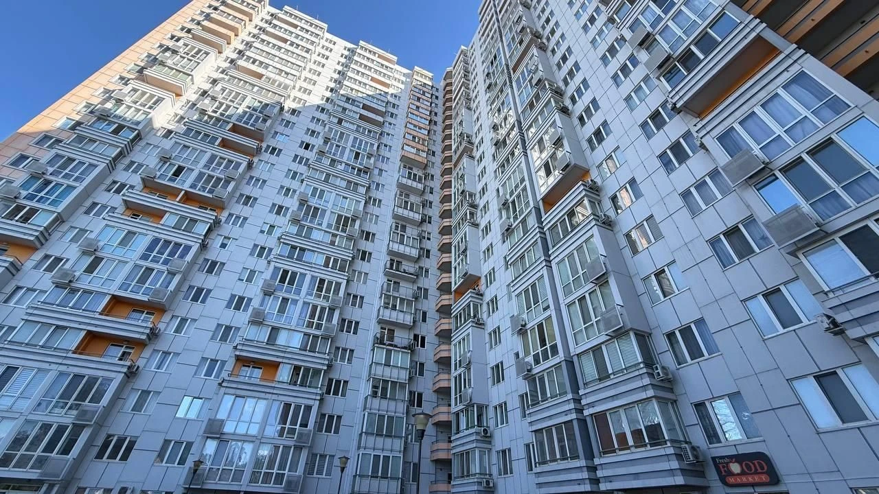 Продам 2 кім. в ЖК Апельсин з капремонтом!(361-185 )