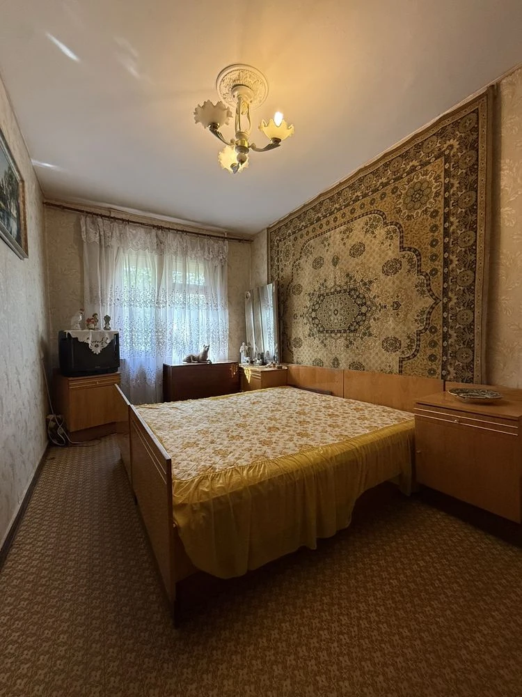 Продам 2х комнатную квартиру ак. Королева -53 кв.м - Таврия
