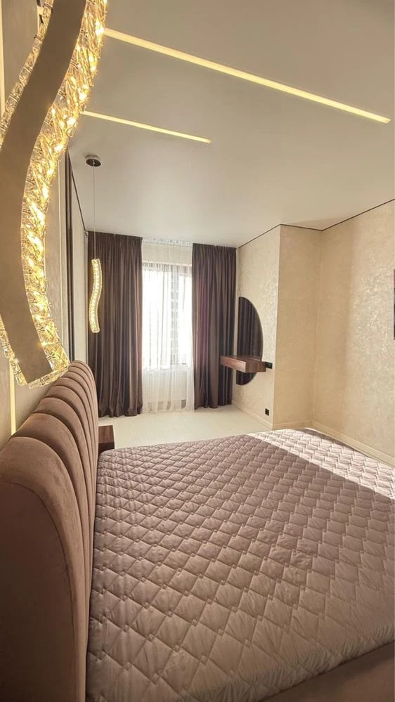 Selling a one-room furnished apartment in Zh from the owner