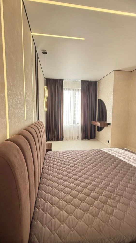 Selling a one-room furnished apartment in Zh from the owner
