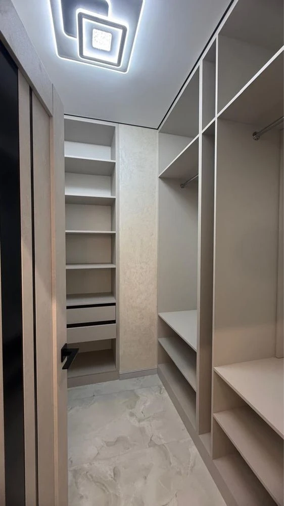 Selling a one-room furnished apartment in Zh from the owner
