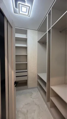 Selling a one-room furnished apartment in Zh from the owner