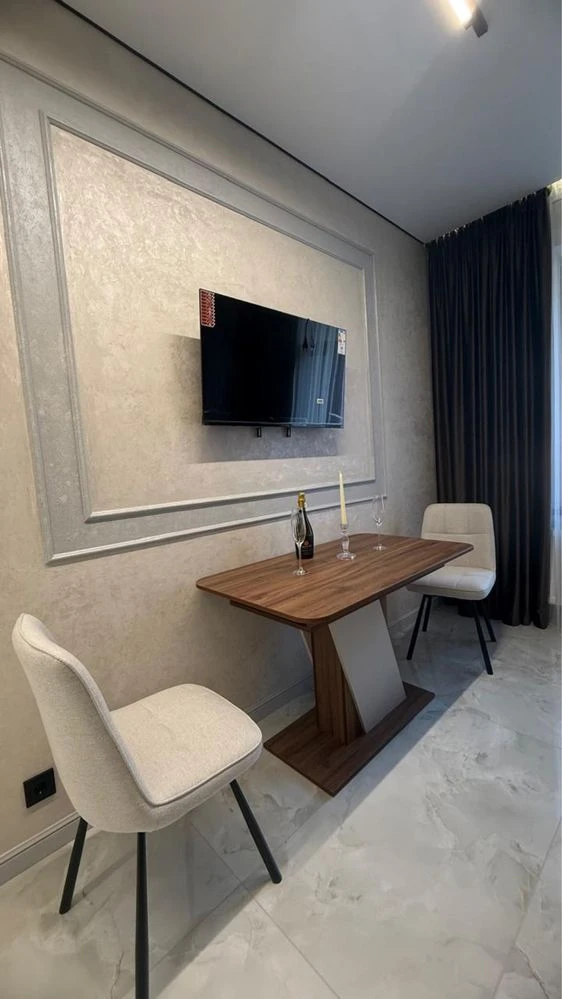 Selling a one-room furnished apartment in Zh from the owner