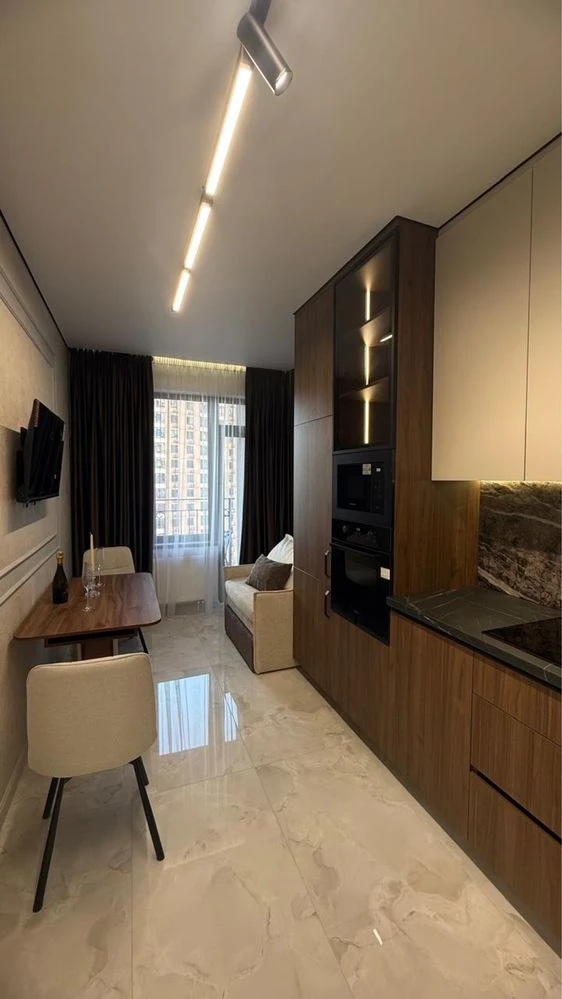 Selling a one-room furnished apartment in Zh from the owner