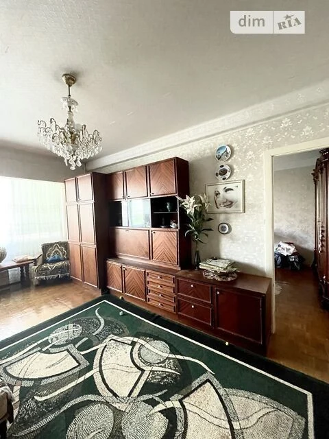 Sale of 3-room apartment 64 sq. m on Knyazya Volodymyra Monomakh street