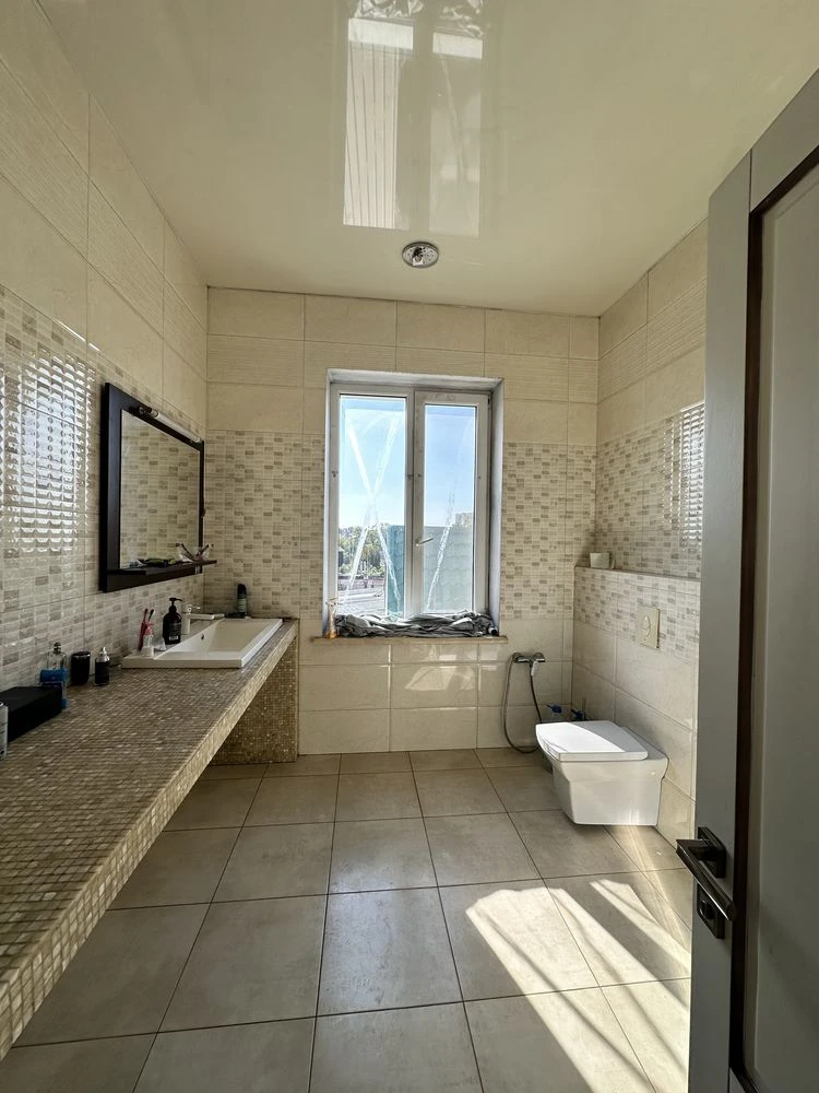 Продається Будинок біля моря - 298 м² | 4,5 сотки | 2 гаражі | автономне