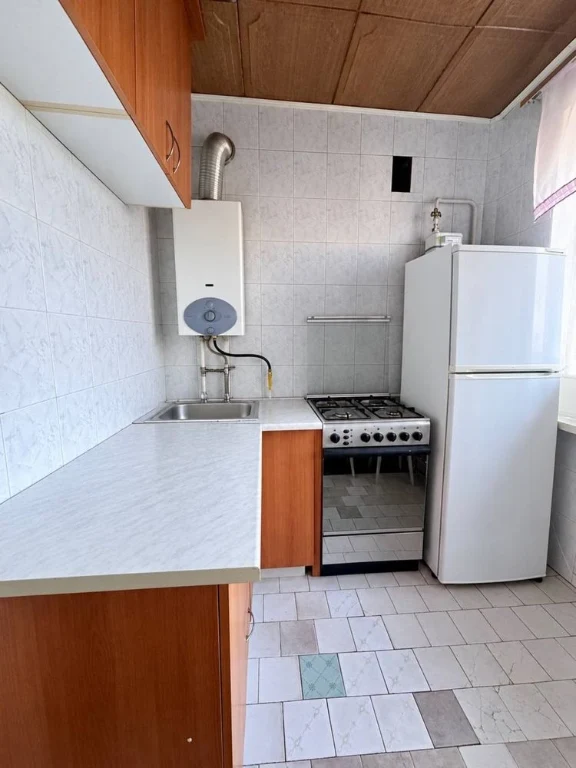 Продаєтья 2 кімнатна квартира ,окремі кімнати.