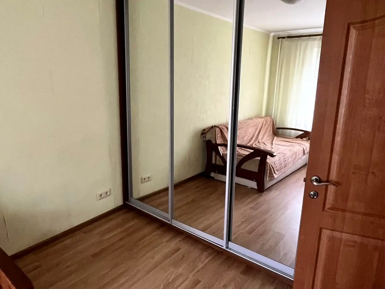 Rent 1-bedroom apartment 27 m² on 5th floor of a 9-story building.