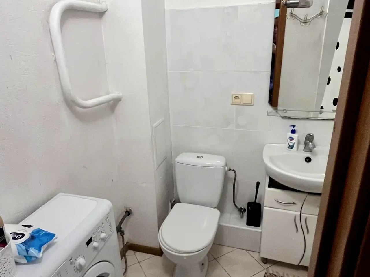 Rent 1-bedroom apartment 27 m² on 5th floor of a 9-story building.