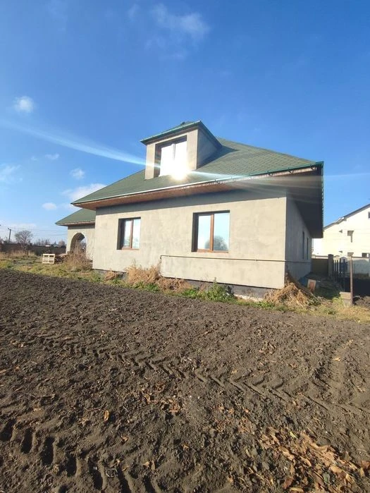 Чудовий будинок для великою родини. Підключені всі комунікац