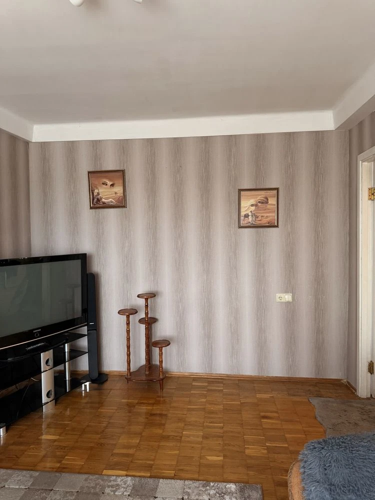 Продам 2-кімнатну квартиру на Лісовому масиві