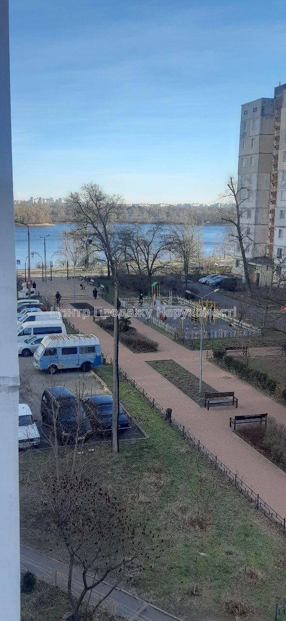 Sale of a 4-bedroom apartment in Kyiv