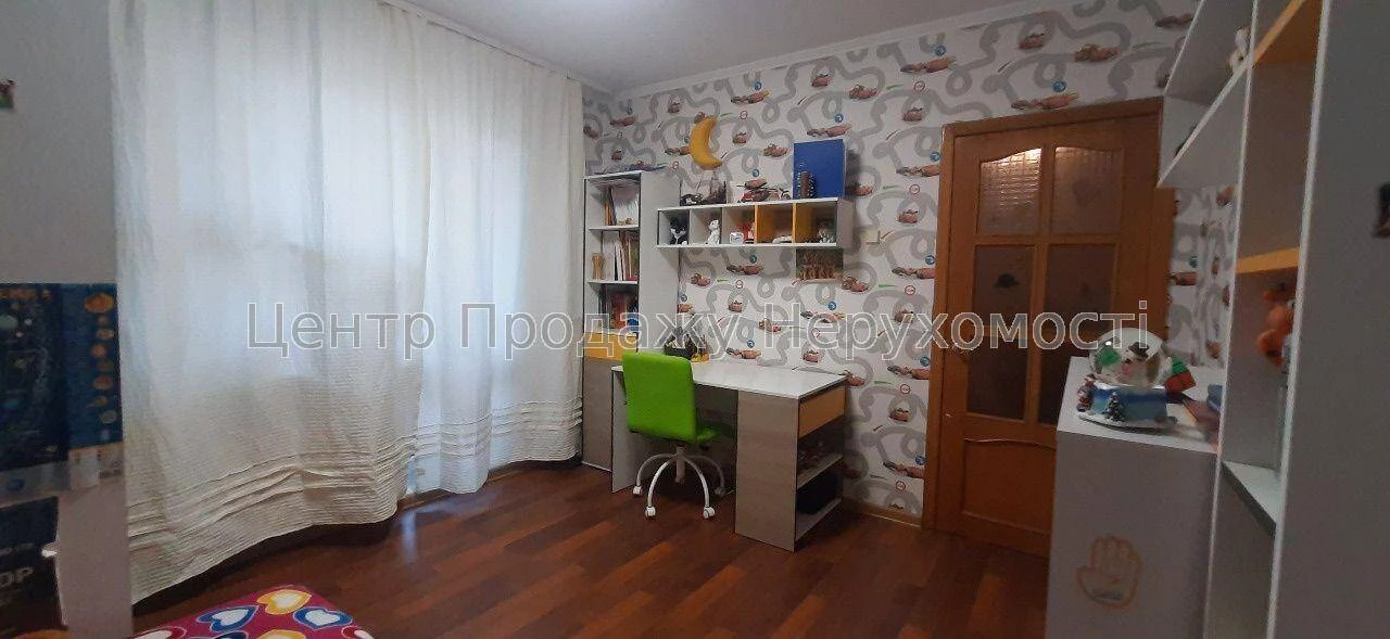 Sale of a 4-bedroom apartment in Kyiv