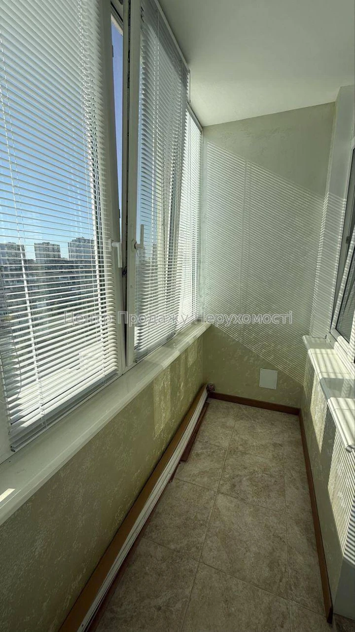 Sale of 1-room apartment, 67 sq m², 16/25 floors, Smaragdovy residential complex, Kyiv — in