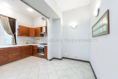 Продаж 4-кімн. квартири, 146 м², 3/3 поверх, Київ. Відмінна