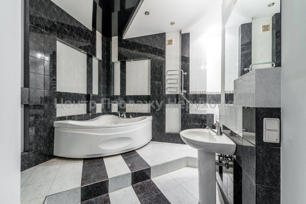 Продаж 4-кімн. квартири, 146 м², 3/3 поверх, Київ. Відмінна