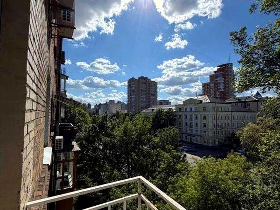 Квартира. Киев, Генерала Алмазова ул. (Кутузовая)