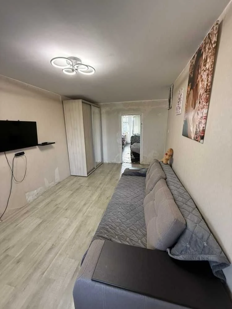 Продається трикімнатна квартира 64 м² на просп. Слобожанському,