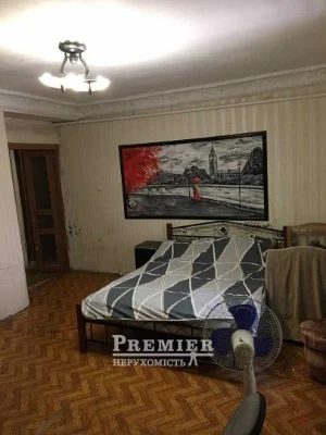 Продается двухкомнатная квартира на первом этаже дома