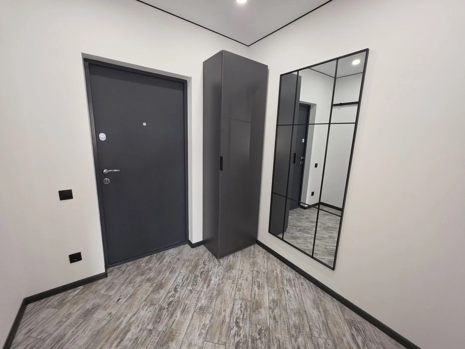 Stylish one-room apartment with modern renovation for sale