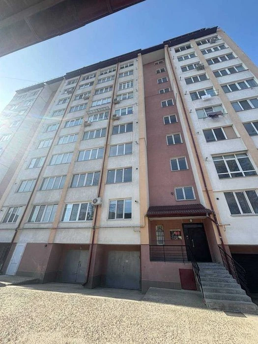 Продажа большой 3 комнатной квартиры в центре Ивано-Франковска.