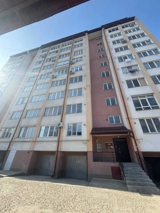 Продажа большой 3 комнатной квартиры в центре Ивано-Франковска.
